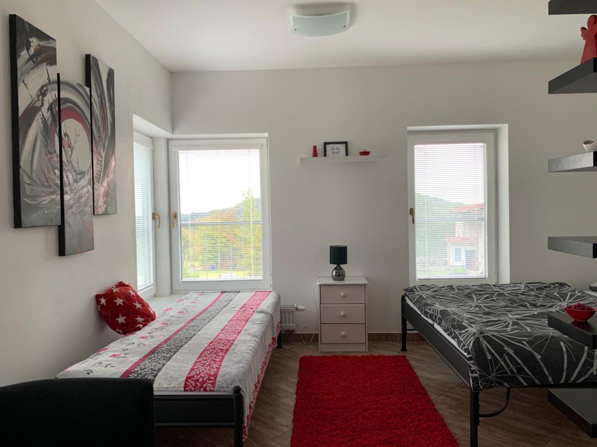 Apartmány Na Rozcestí Lomnice nad Popelkou Kültér fotó