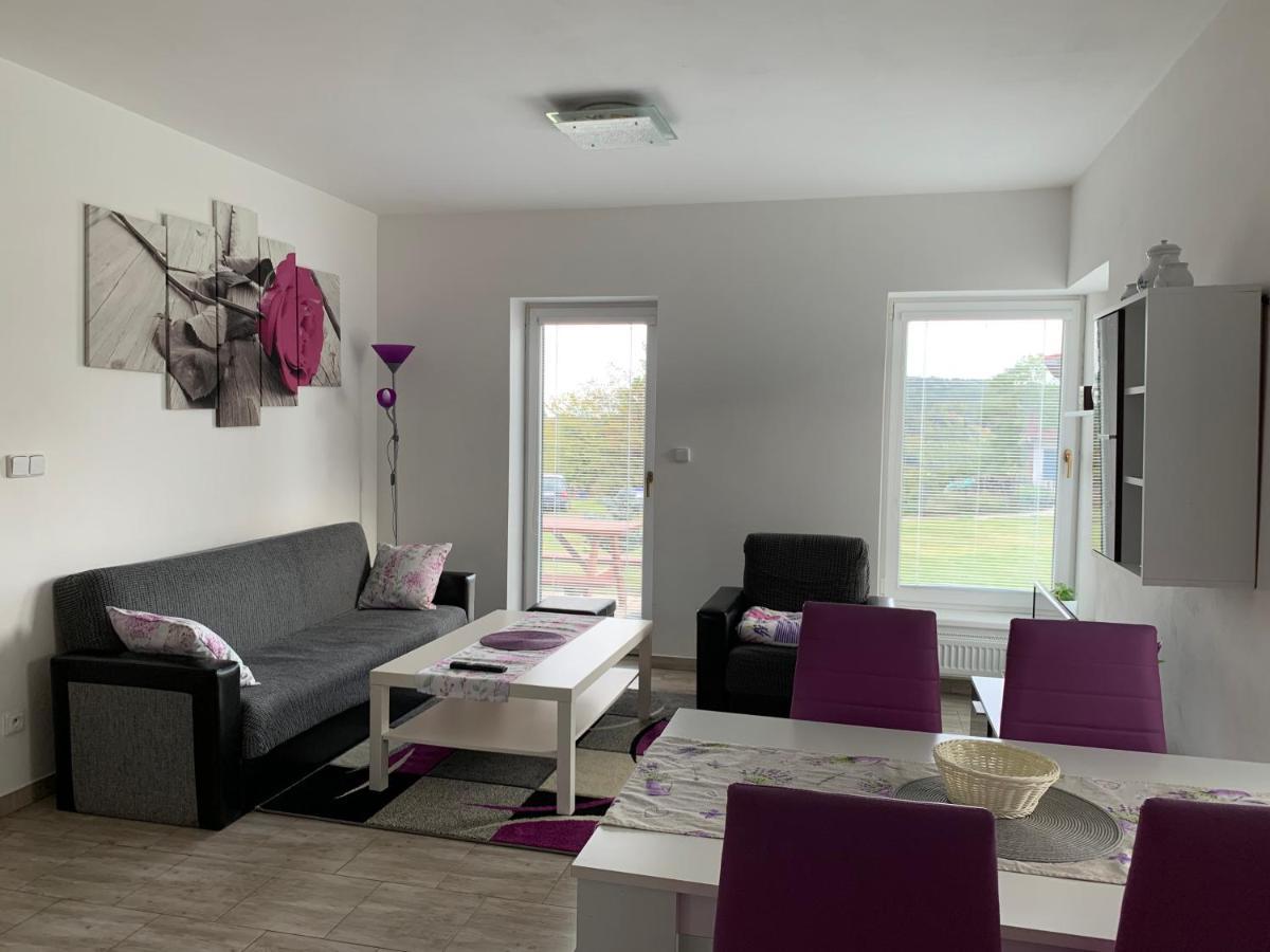 Apartmány Na Rozcestí Lomnice nad Popelkou Kültér fotó