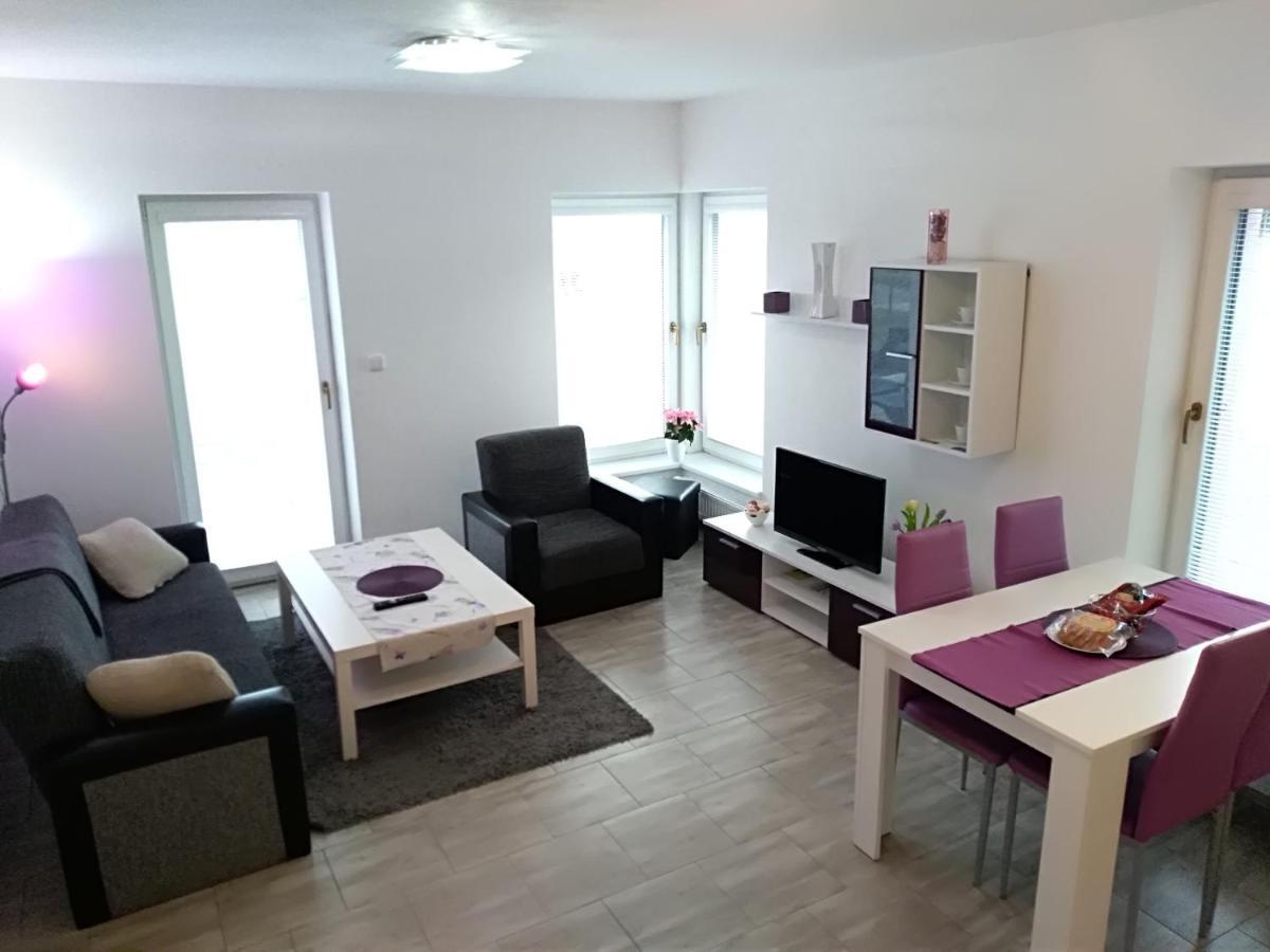 Apartmány Na Rozcestí Lomnice nad Popelkou Kültér fotó